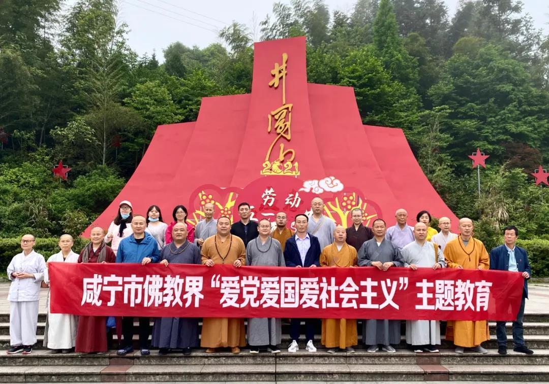 逃离古老的乡村房子