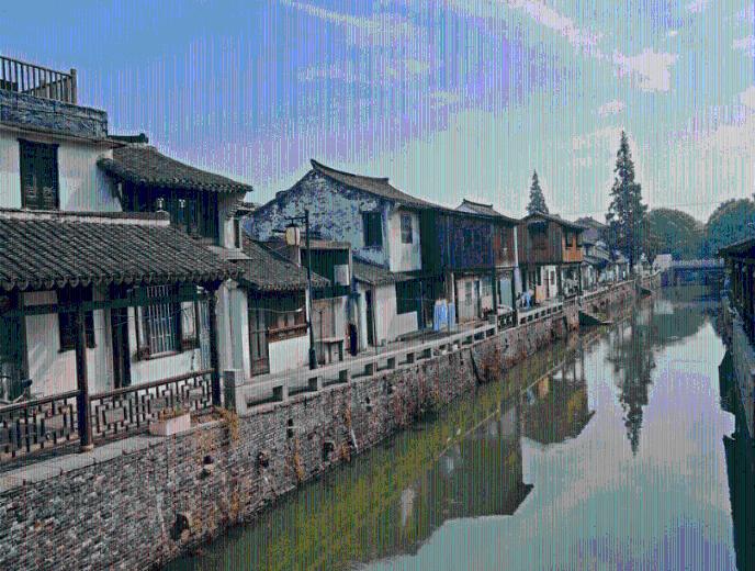 重庆版“九转大肠” 大哥用扁担挑肥肠转圈叫卖